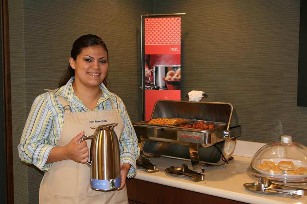 Hampton Inn&Suites West Sacramento Restaurant photo